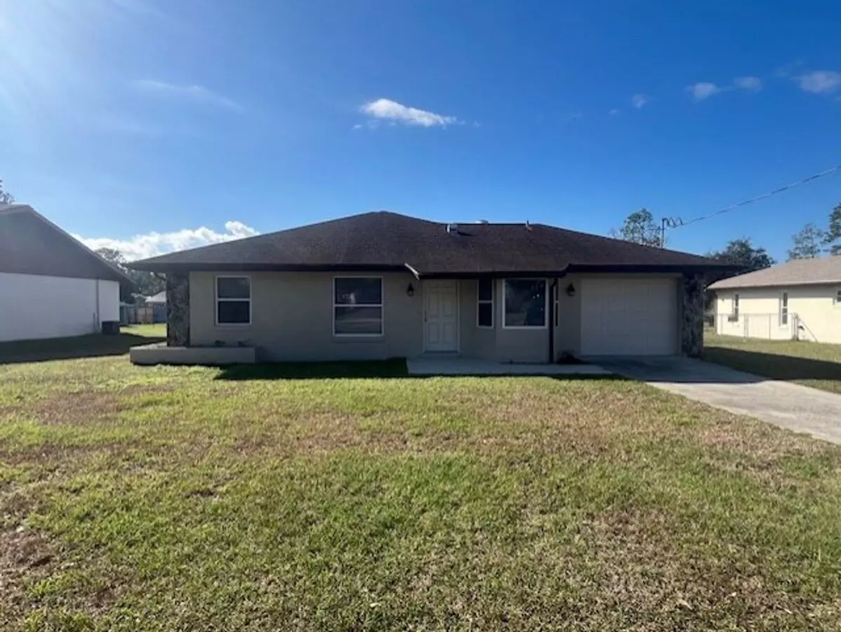 Beautiful 2-bedroom Home With Large, Fenced Back Yard House for rent in Dunnellon, FL