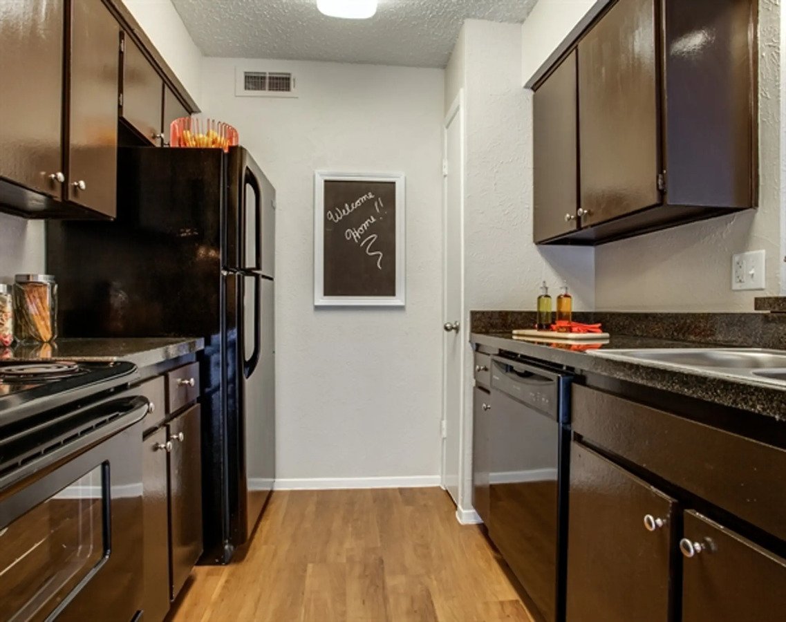 Courtyard of Roses Apartments 601 W Rochelle RD Irving, TX