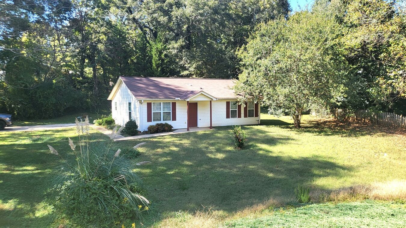 Available Now: Three Bedroom House In... Apartments Taylors, SC