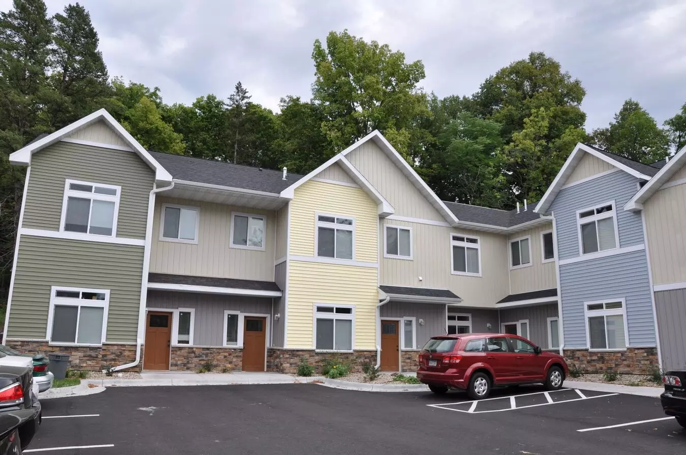2 of 2 James Edge Apartment for rent in Mankato, MN
