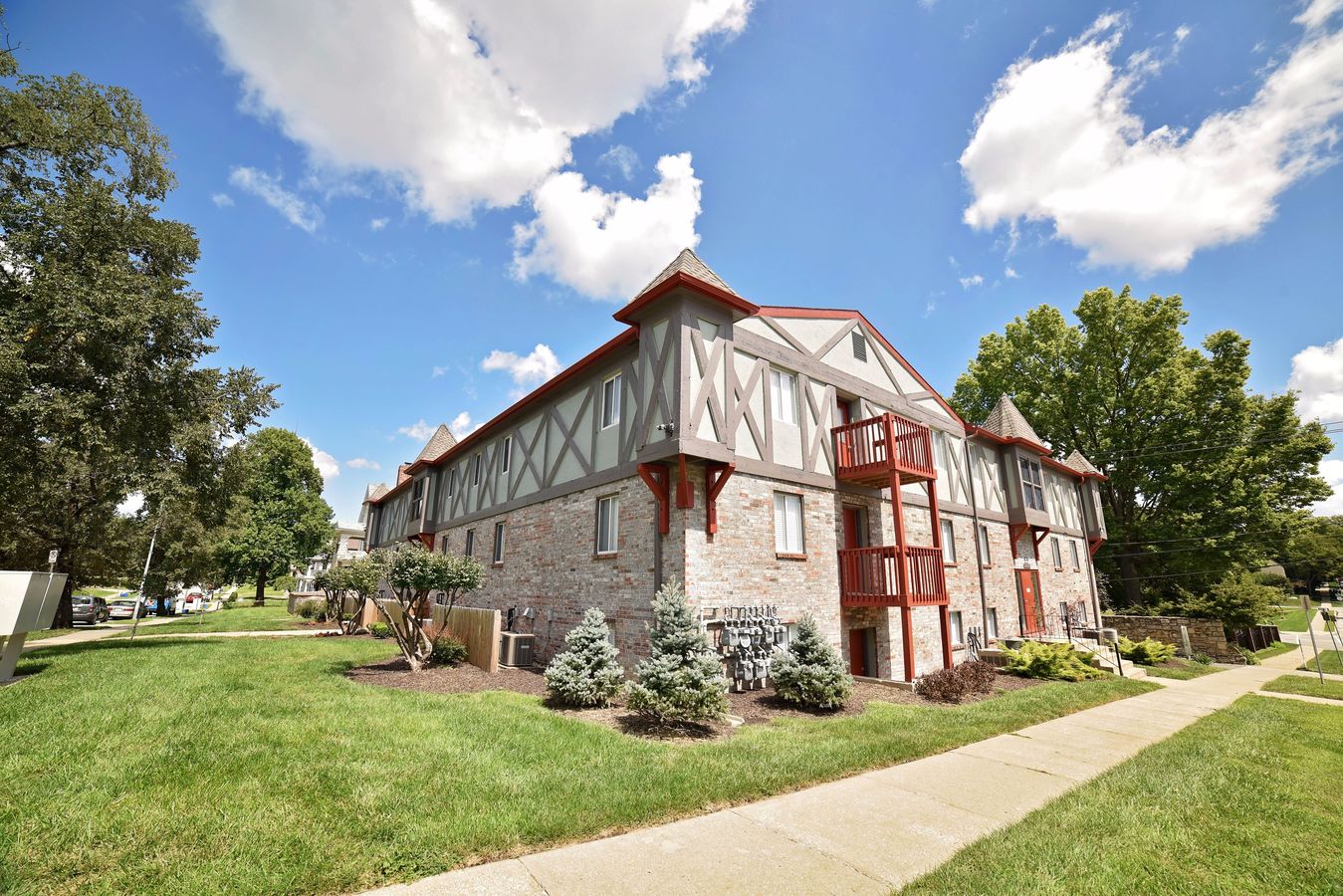 Harlow House 3745 Warwick Blvd/210 E 38Th Street Apartments Kansas