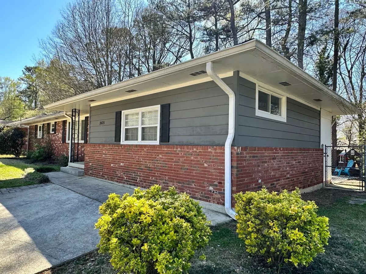 3 Bedroom 2 Bath Home In A Great Area Filled With Tons Of Extras You Will Love! House for rent in East Point, GA