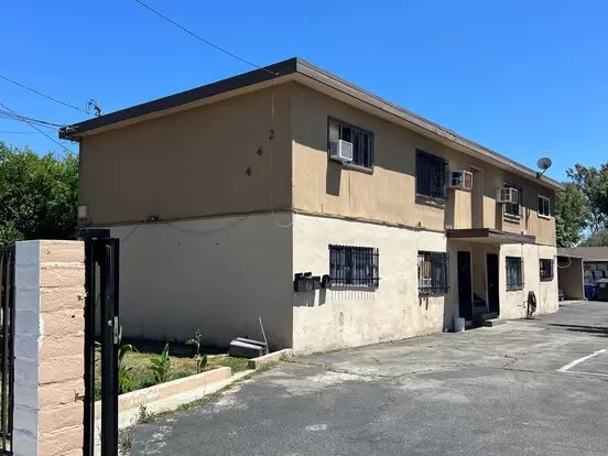 2118 Apartment for rent in Pomona, CA