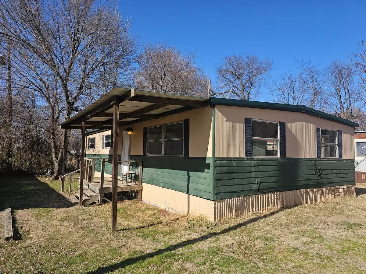 3 Bed 2 Bath Mobile Home In Quite Community House for rent in Harrah, OK