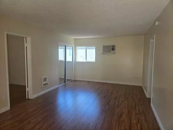18400 Collins St Apartment for rent in Tarzana, CA