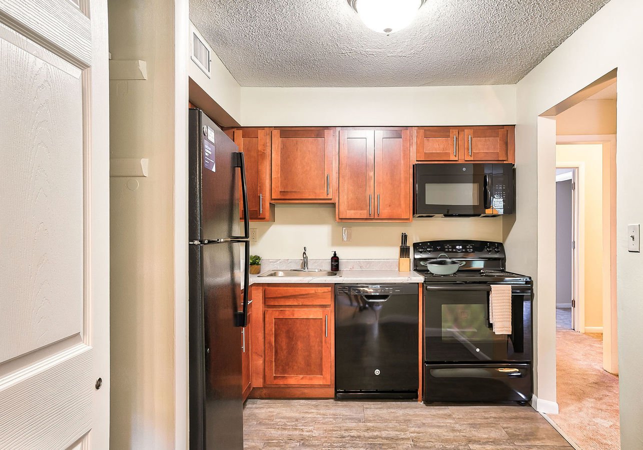 Tall Oaks Apartments - 2475 Brookshire Dr Niskayuna, NY