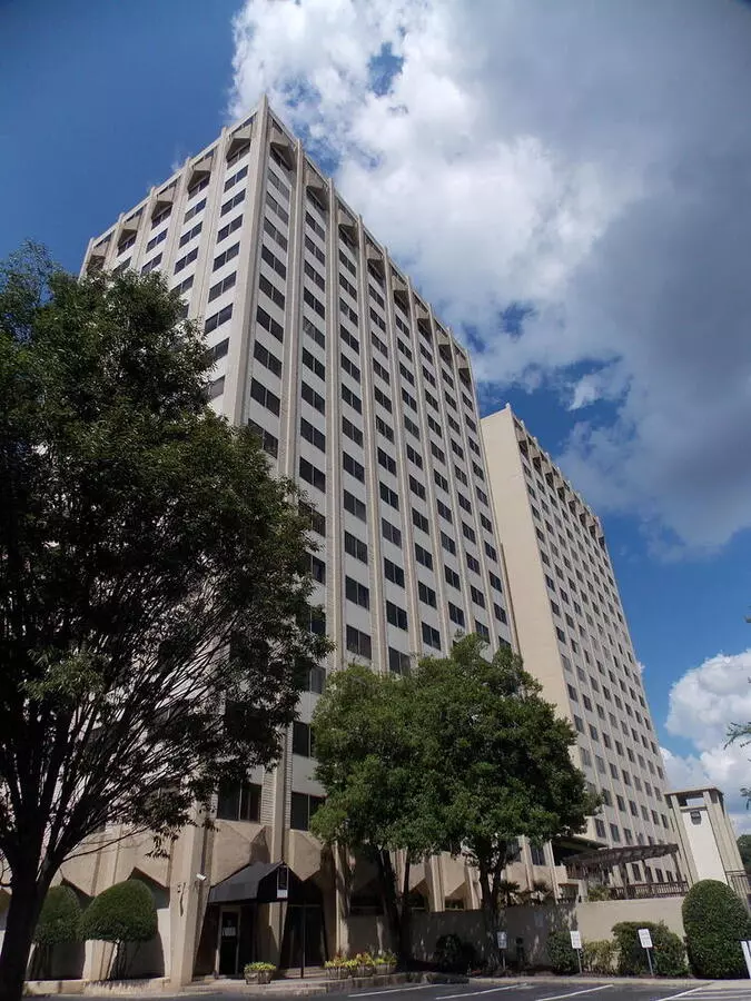 2479 Peachtree Rd Apt 817 NE House for rent in Atlanta, GA