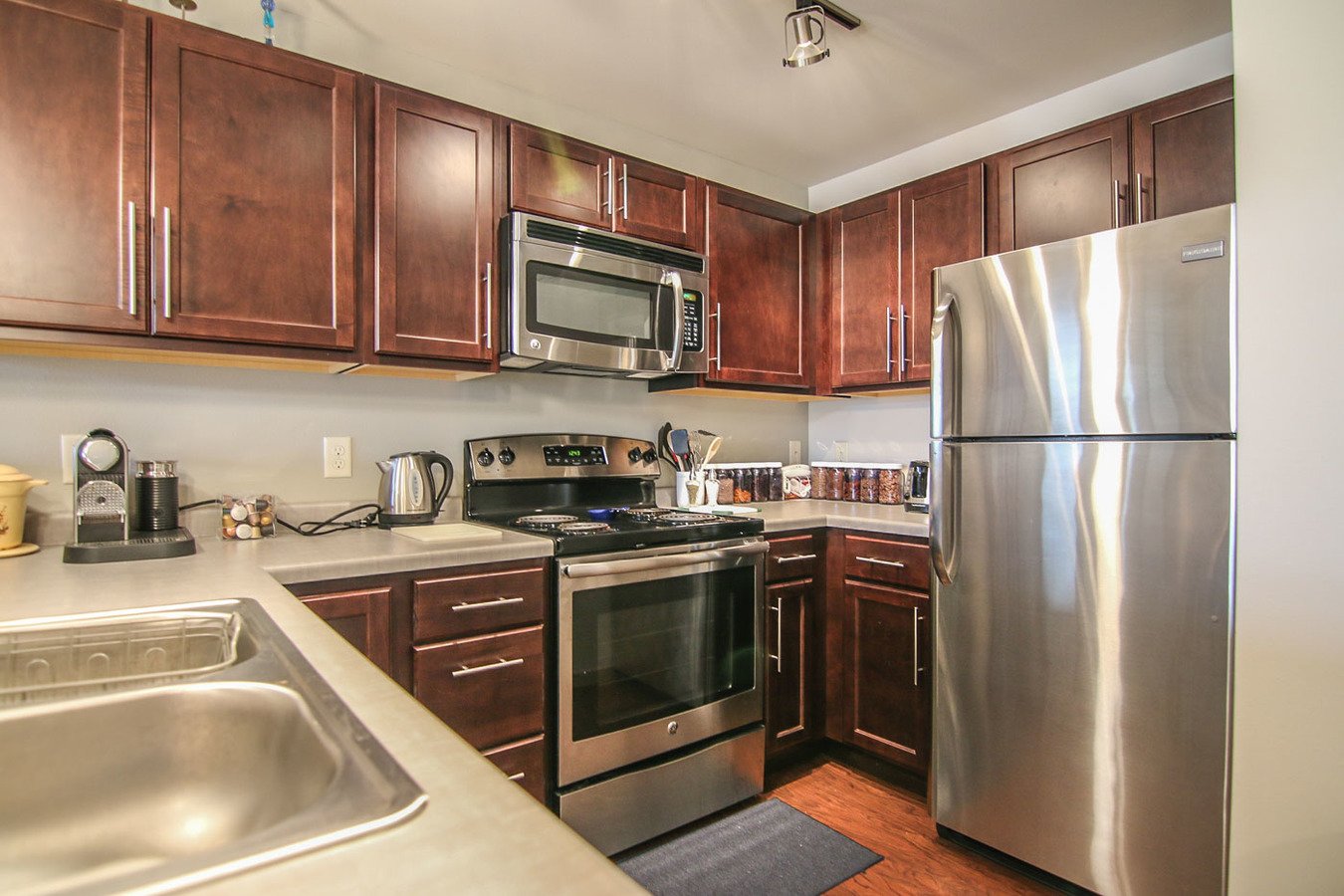 Metro View Apartments 825 Jupiter Drive Madison, WI