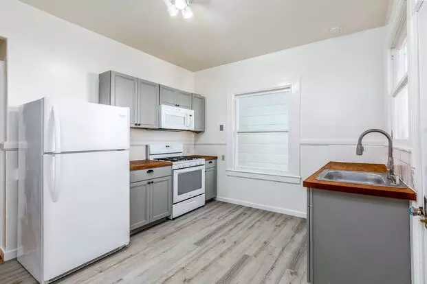 Outside Leasing - 1035-1039a Sanchez Street Apartment for rent in San Francisco, CA