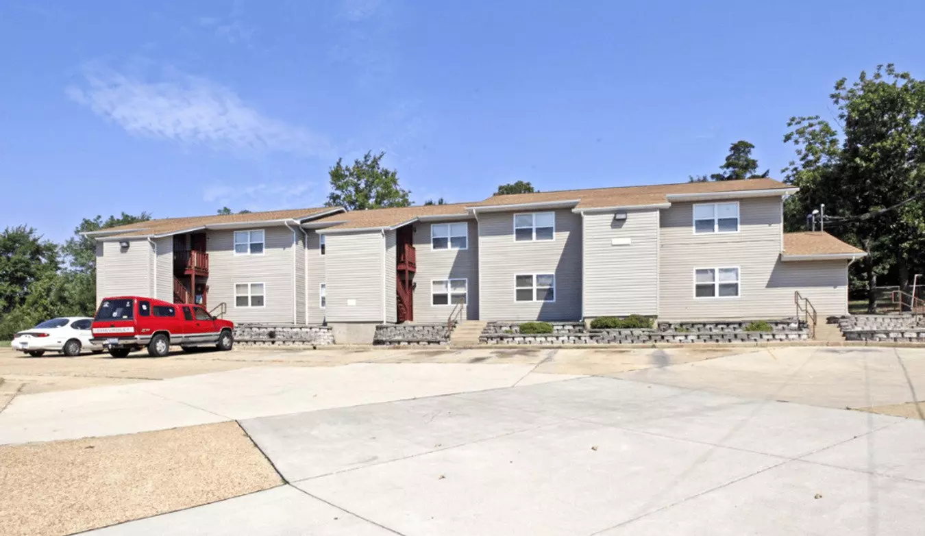 Live Your Best Life In St. Clair At 1040 Plaza Ct. Apartment for rent in St Clair, MO