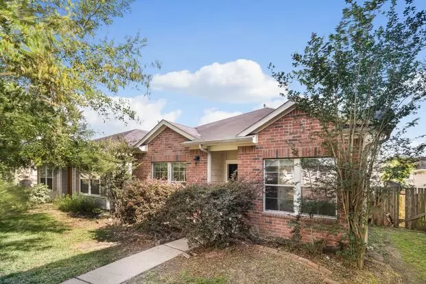Charming 3-bedroom, 2-bath Single-family Home With A Spacious 2-car Garage. Apartment for rent in Houston, TX