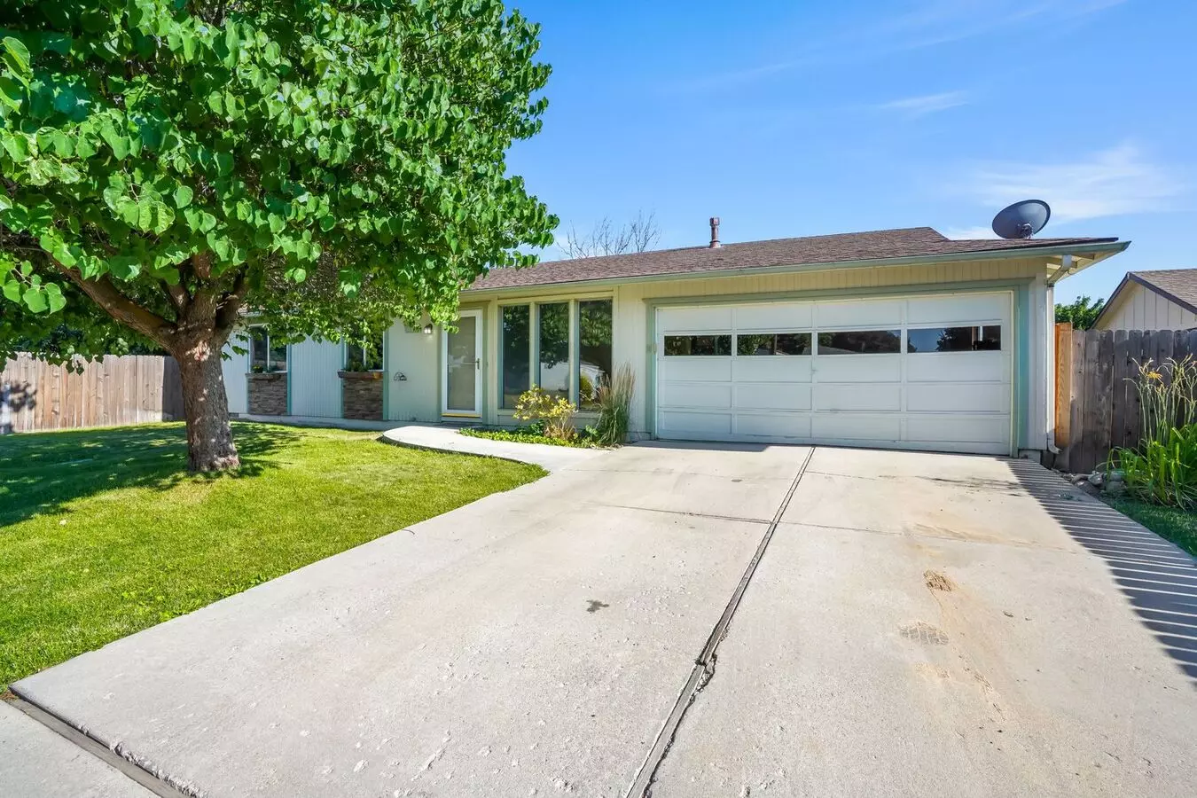 Single Level Living W/spacious Backyard House for rent in Boise, ID