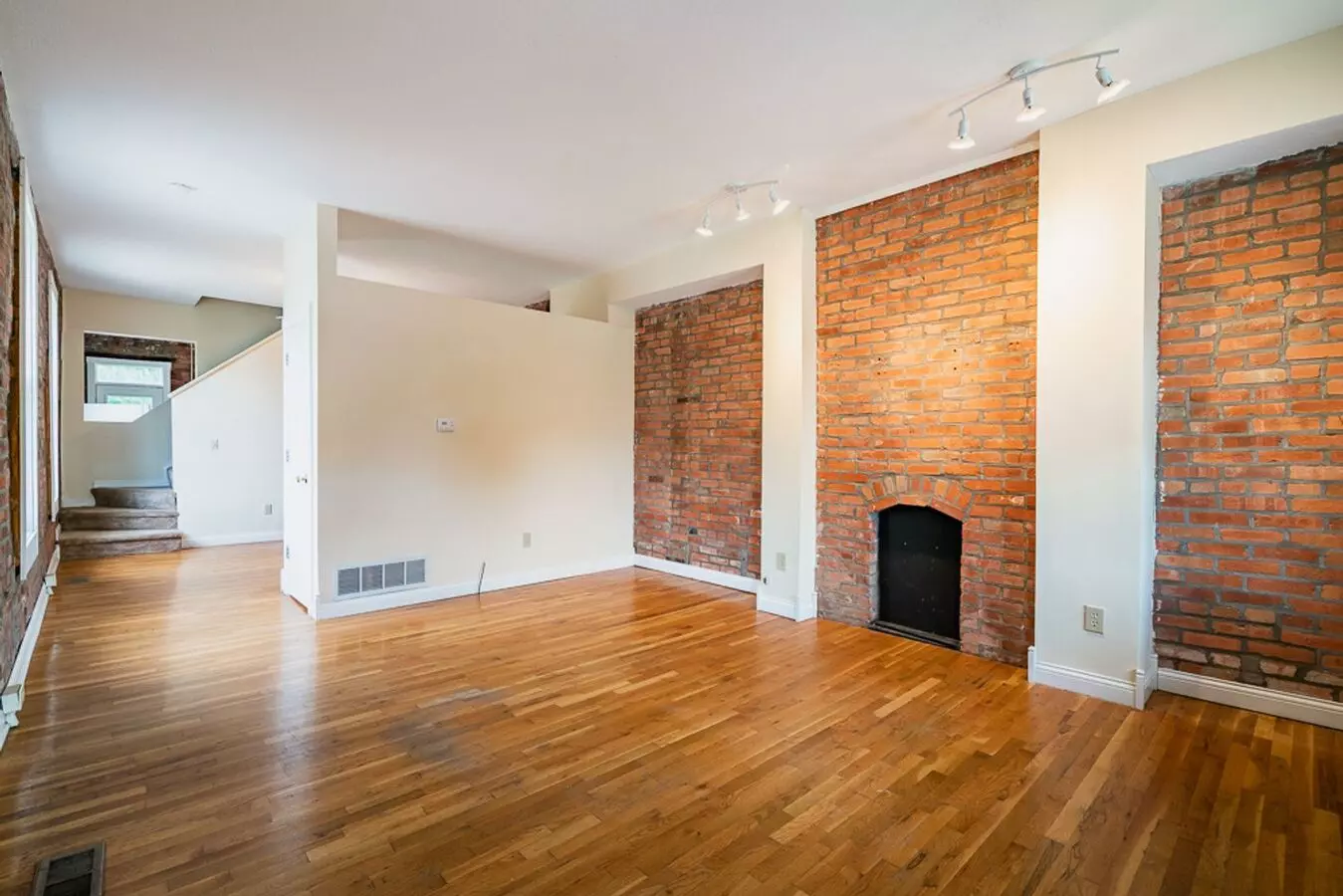 233-235 E 3rd Ave Apartment for rent in Columbus, OH