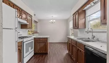 3 of 12 20108 E Blue Mills Ct House for rent in Independence, MO