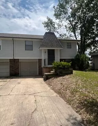 Spacious Duplex With Finished Basement & Garage Apartment for rent in Independence, MO