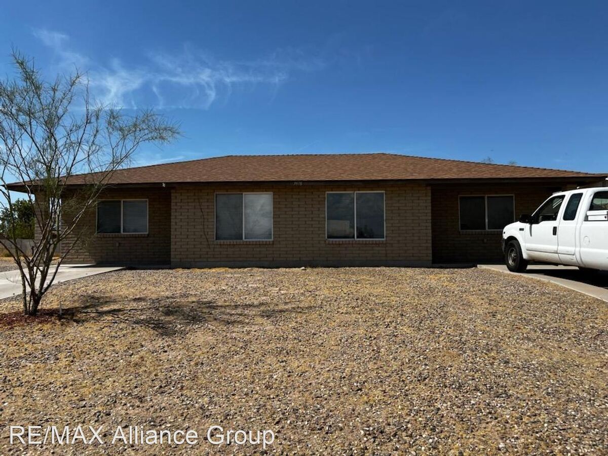 Spacious Duplex In The Fast Growing Arizona City! Apartments Arizona