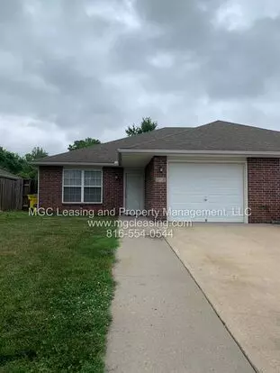 914-916 SW Sandy Ln Apartment for rent in Grain Valley, MO