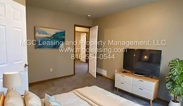 3 of 21 707-709 SE Summit Ave Apartment for rent in Lees Summit, MO