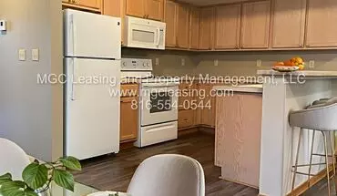 2 of 21 707-709 SE Summit Ave Apartment for rent in Lees Summit, MO