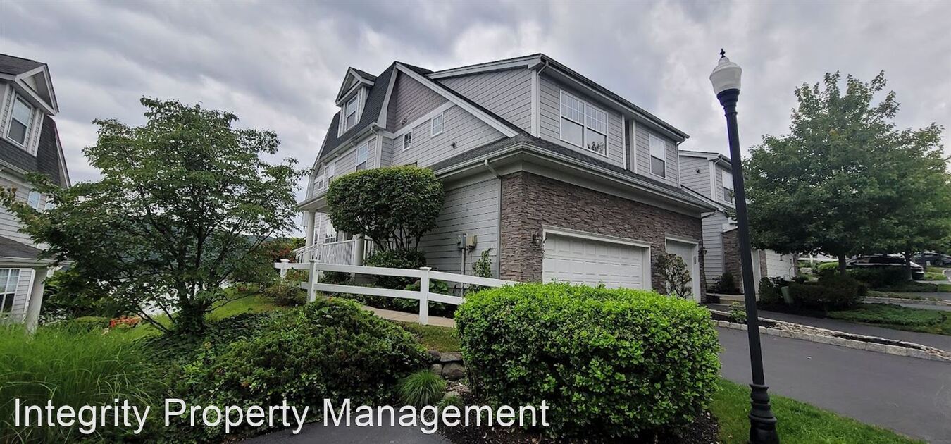 128 Hudson Pointe Dr Poughkeepsie, NY House for Rent