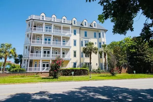Historic Elegance Meets Modern Luxury – 1 Bed / 1 Bath Apartment In Downtown Columbia Apartment for rent in Columbia, SC