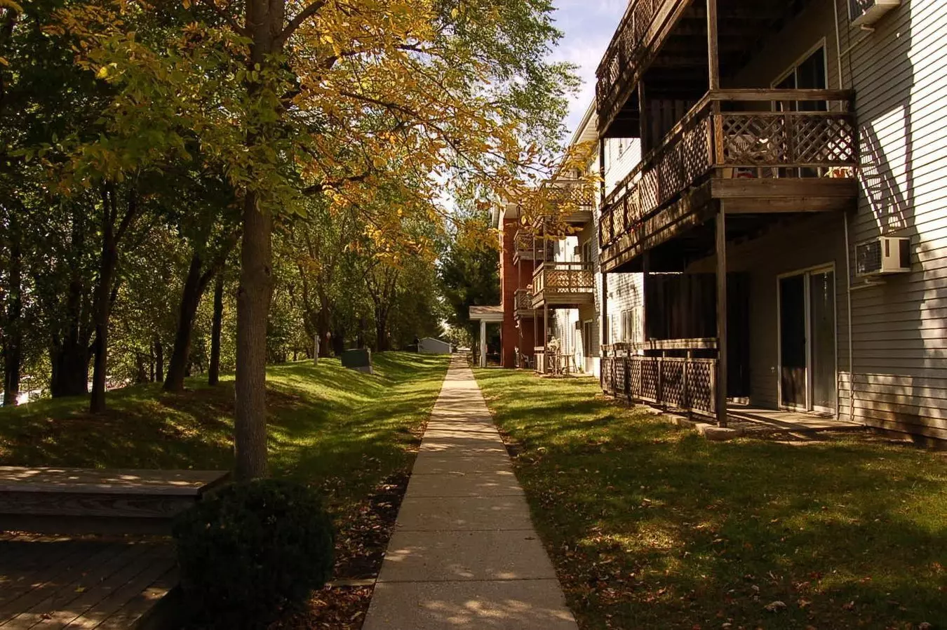 2 of 4 Elmcrest Apartment for rent in Des Moines, IA