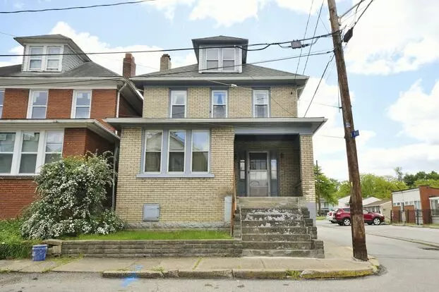 Charming 3-bedroom, 1-bathroom House Located In Mckeesport Apartment for rent in Mckeesport, PA