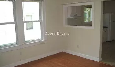 5 of 8 1006 Clarendon St Apt A House for rent in Durham, NC