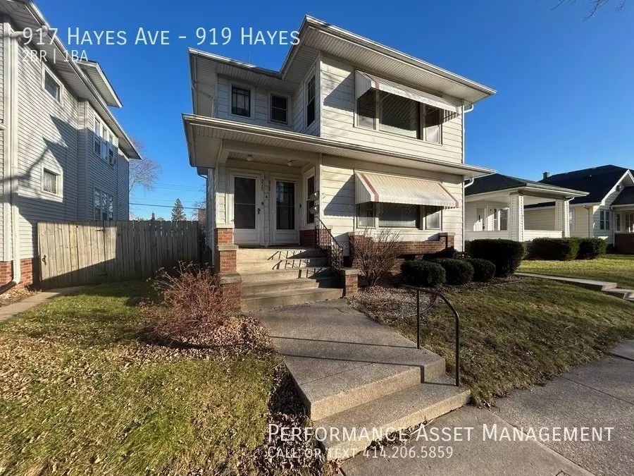 917 Hayes Ave Apartment for rent in Racine, WI