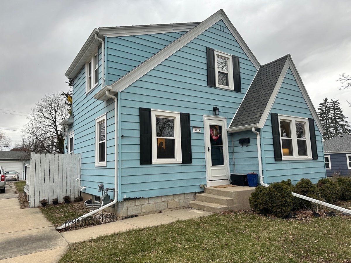 1009 S 96th St West Allis, WI House for Rent Rentable