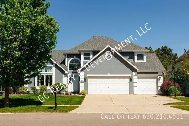 810 Clarendon Ln Apartment for rent in Aurora, IL