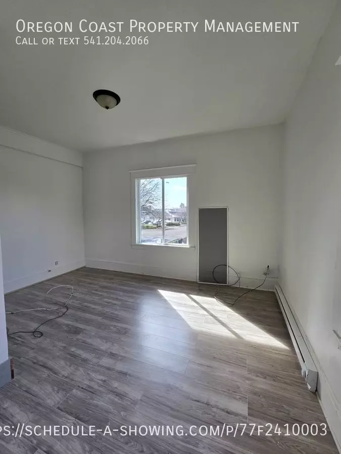 2 of 3 2214 5th St Apartment for rent in Tillamook, OR