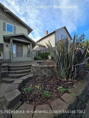 250 SE 2nd St Apartment for rent in Newport, OR