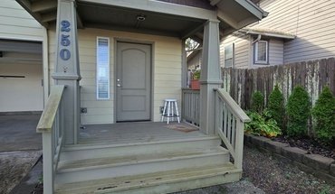 250 SE 2nd St Apartment for rent in Newport, OR