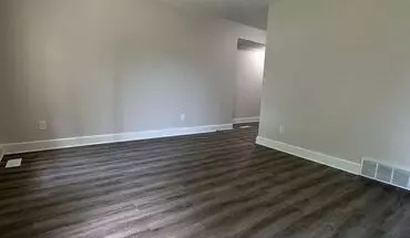 4 of 19 389 Frank Ave House for rent in Windsor, ON