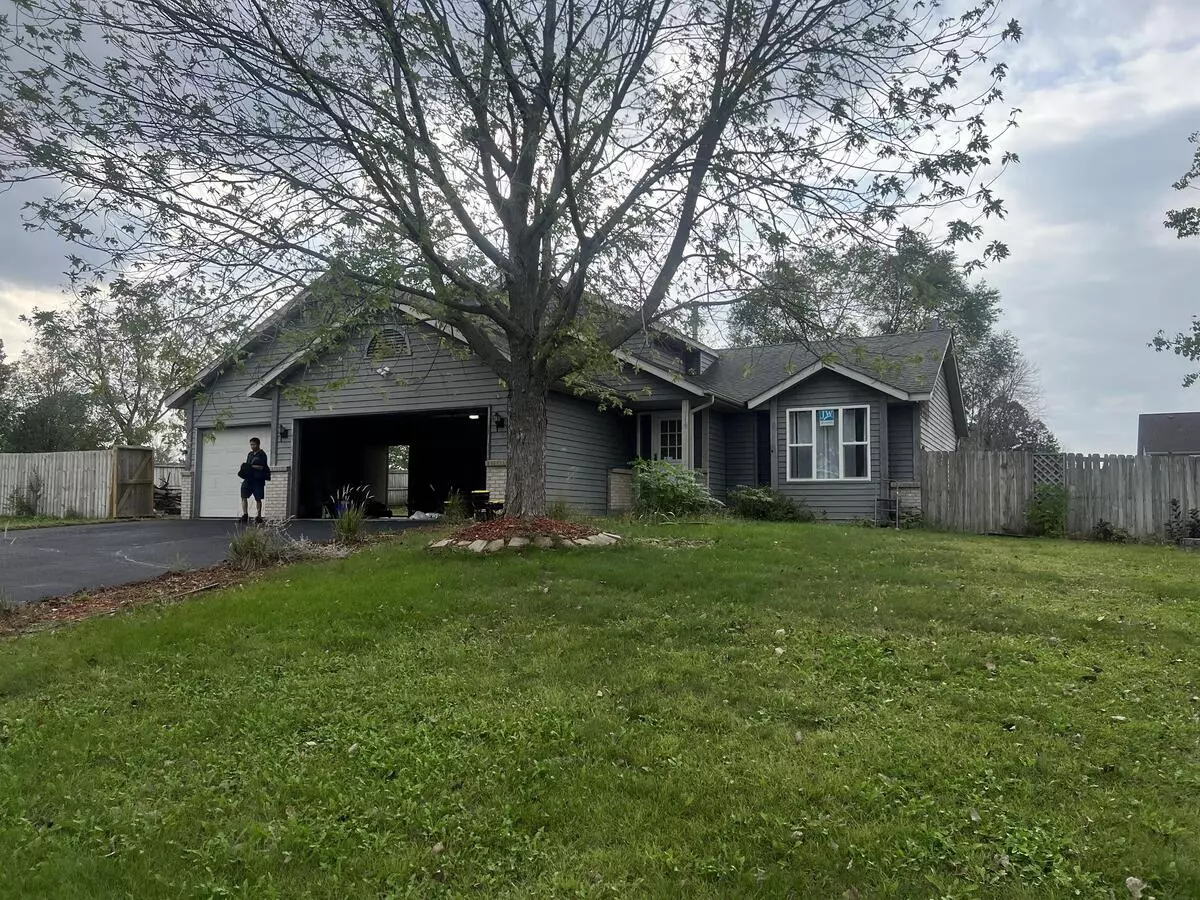 15649 Crestone Path House for rent in Rosemount, MN