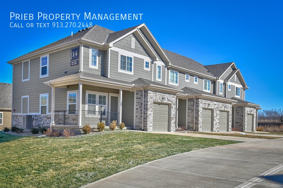 8911 Findley St Lenexa, KS House for Rent Rentable