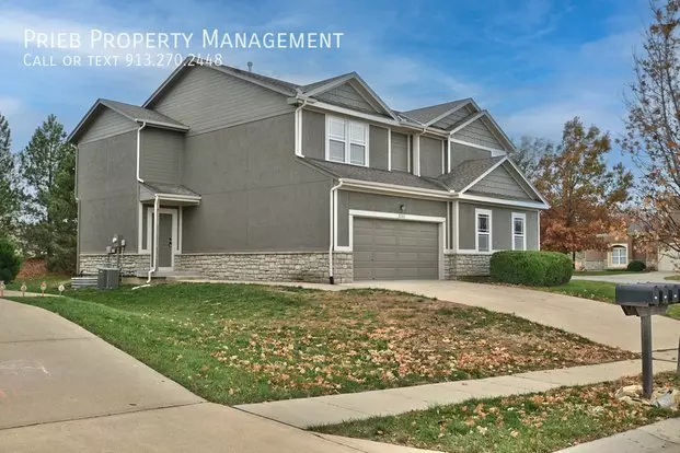 727 N Findley Apartment for rent in Olathe, KS