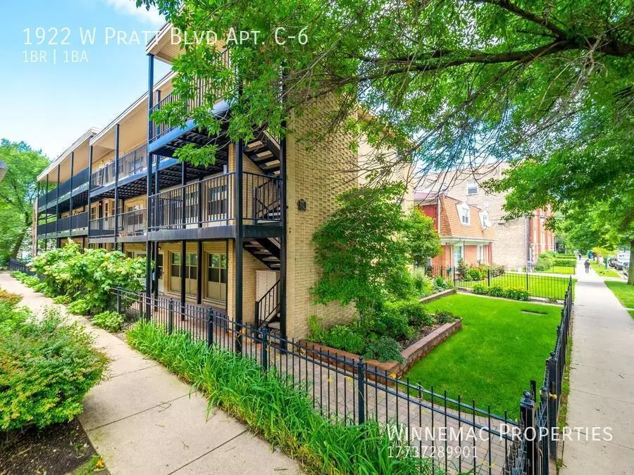 2 of 3 1922 W Pratt Blvd Apt Chicago Apartment for rent in Chicago, IL