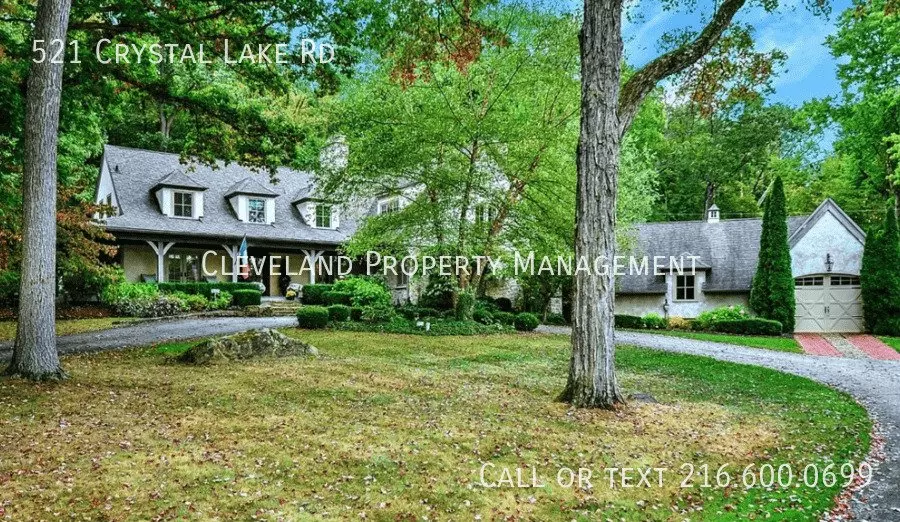 521 Crystal Lake Rd House for rent in Akron, OH