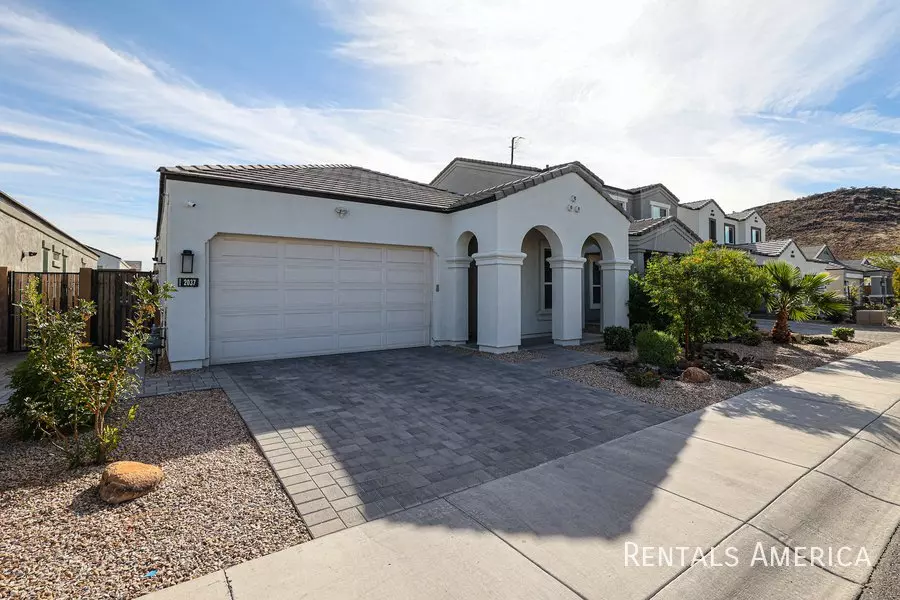 2037 E Charlotte Dr House for rent in Phoenix, AZ