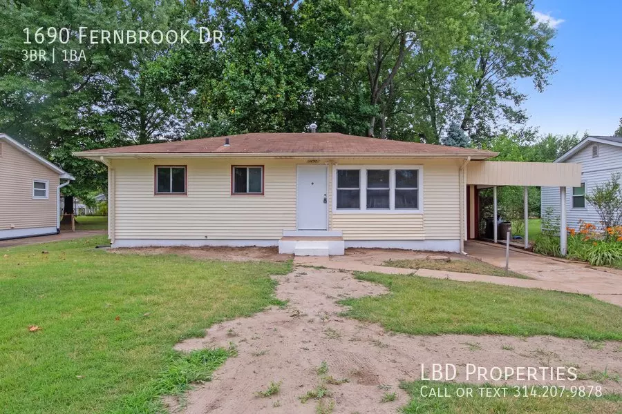 1690 Fernbrook Dr House for rent in Florissant, MO