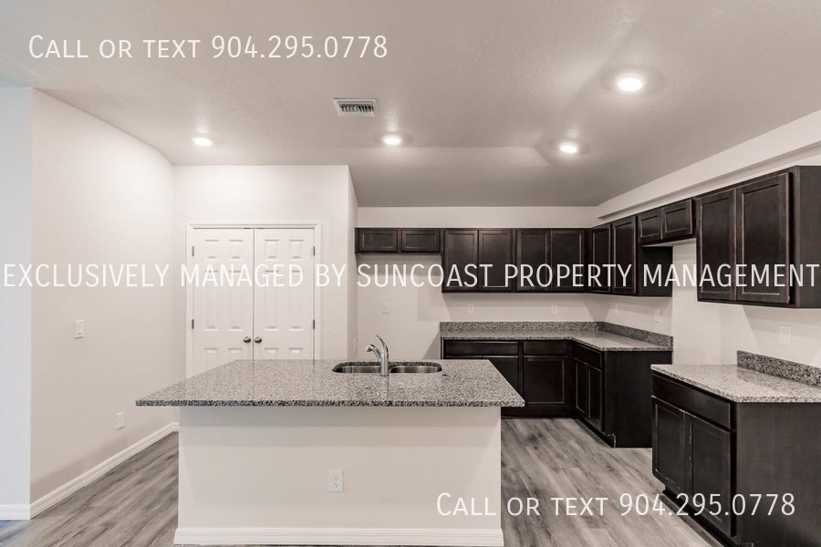 389 Greenbriar Blvd Lehigh Acres, FL Apartment for Rent