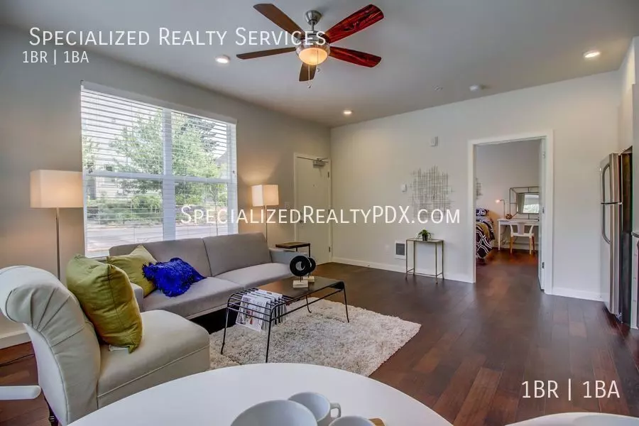 686 SE Spokane St Apartment for rent in Portland, OR