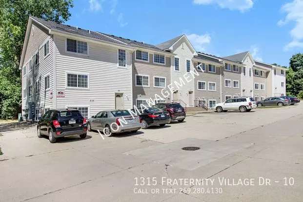 1315 Fraternity Village Dr Apartment for rent in Kalamazoo, MI