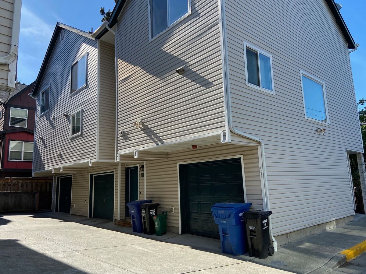 2418 SW Holden St Seattle, WA House for Rent Rentable