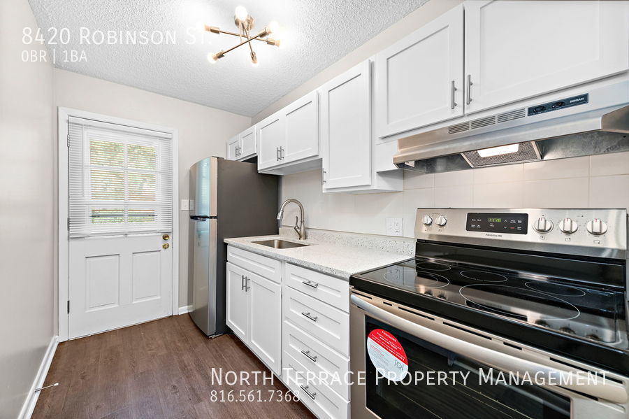 8420 Robinson St Overland Park, KS Apartment for Rent