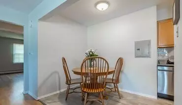 4 of 13 204 Walton St Unit R Apartment for rent in Barrington, IL