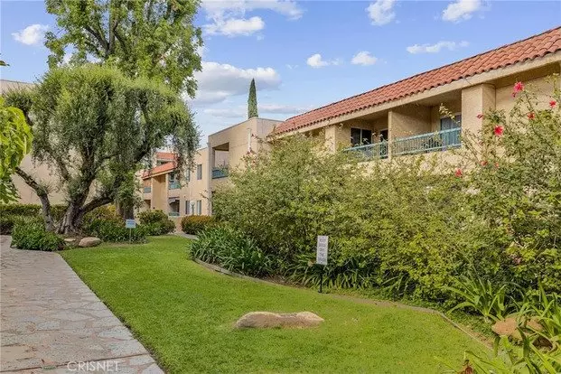 18307 1/2 Burbank Blvd Apartment for rent in Tarzana, CA