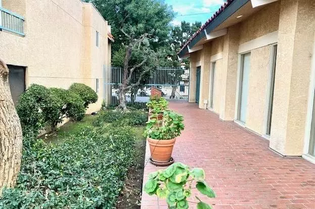 18307 Burbank Blvd Apartment for rent in Tarzana, CA